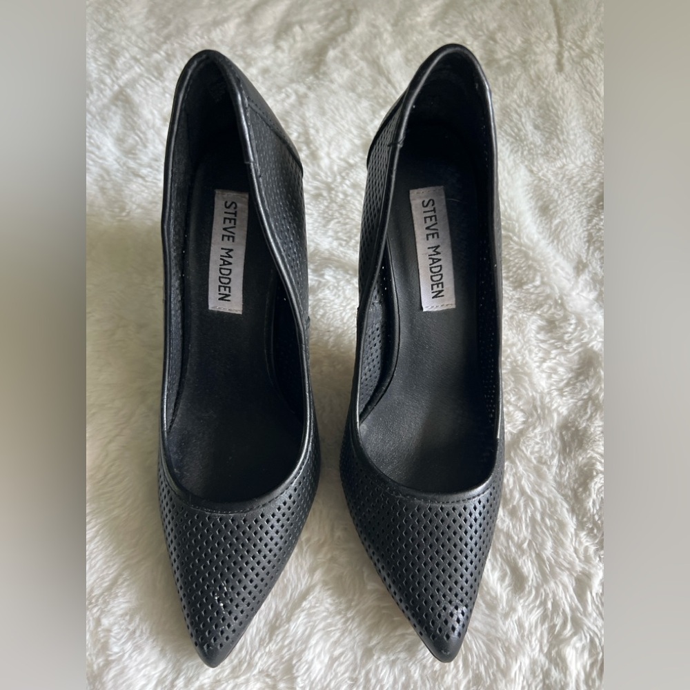 Steve Madden Black Perforated Pointed Toe Pumps Heels Women’s Size 7
